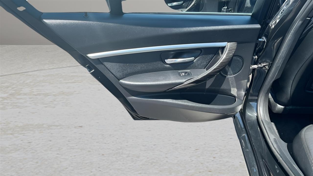 BMW 3 Series 330i xDrive Sedan 2018