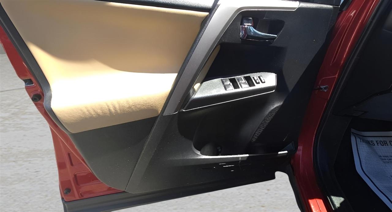 Toyota RAV4 AWD 4dr XLE (Natl) 2016