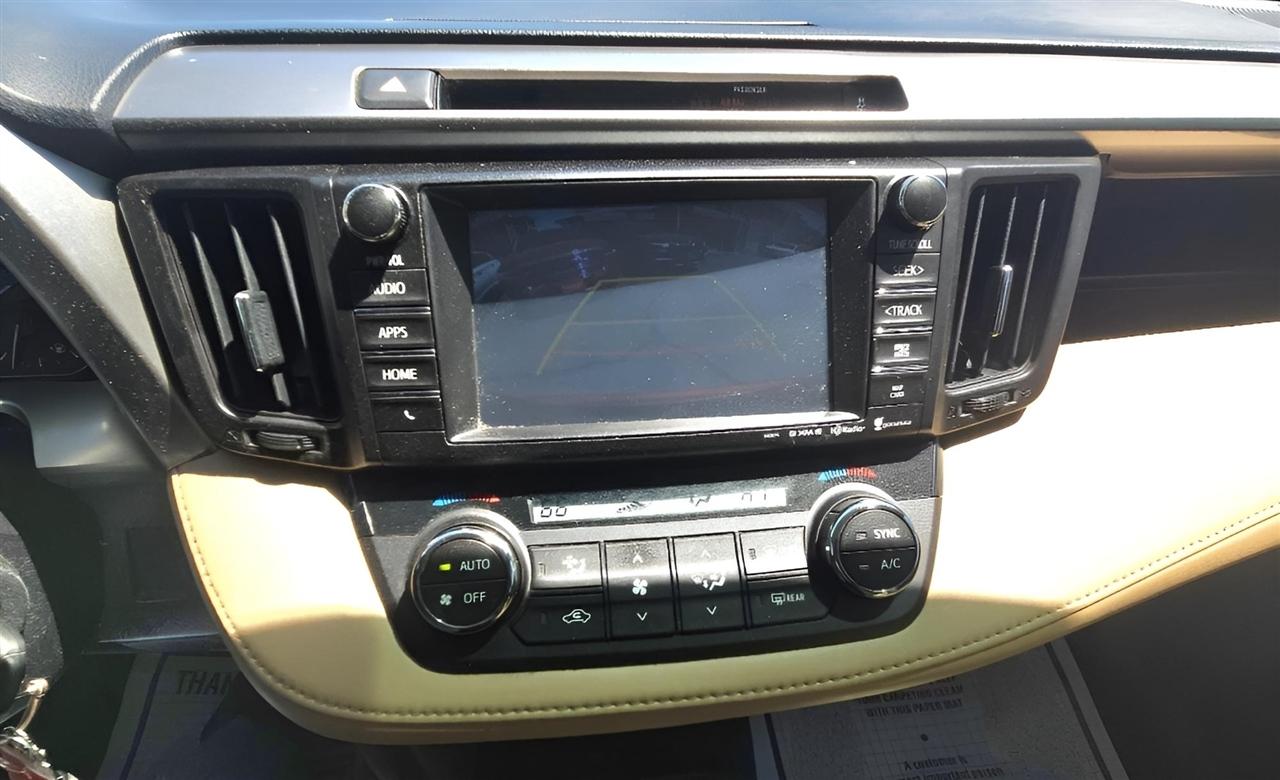 Toyota RAV4 AWD 4dr XLE (Natl) 2016