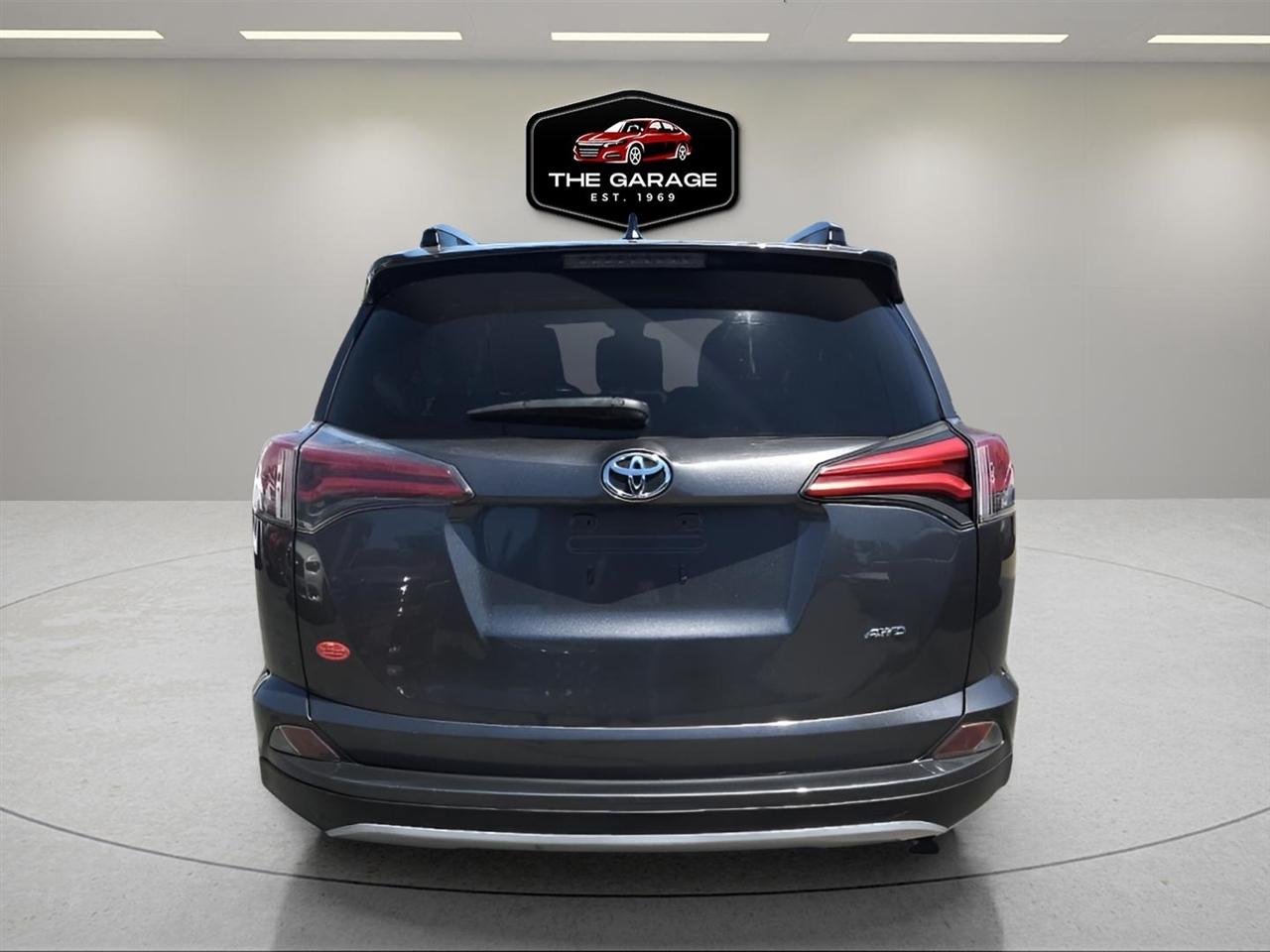 Toyota RAV4 XLE AWD (Natl) 2017
