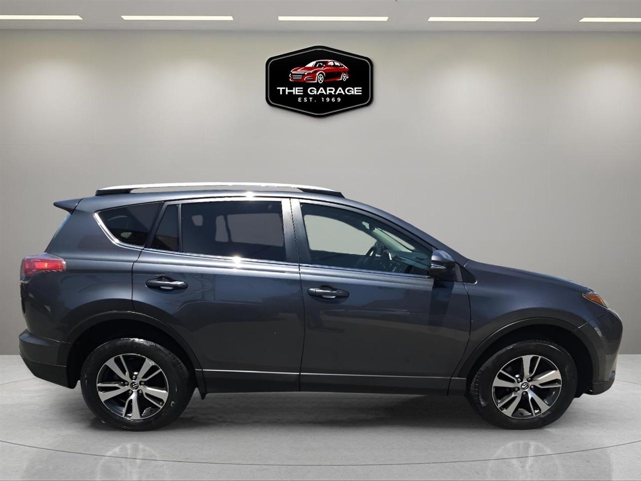 Toyota RAV4 XLE AWD (Natl) 2017
