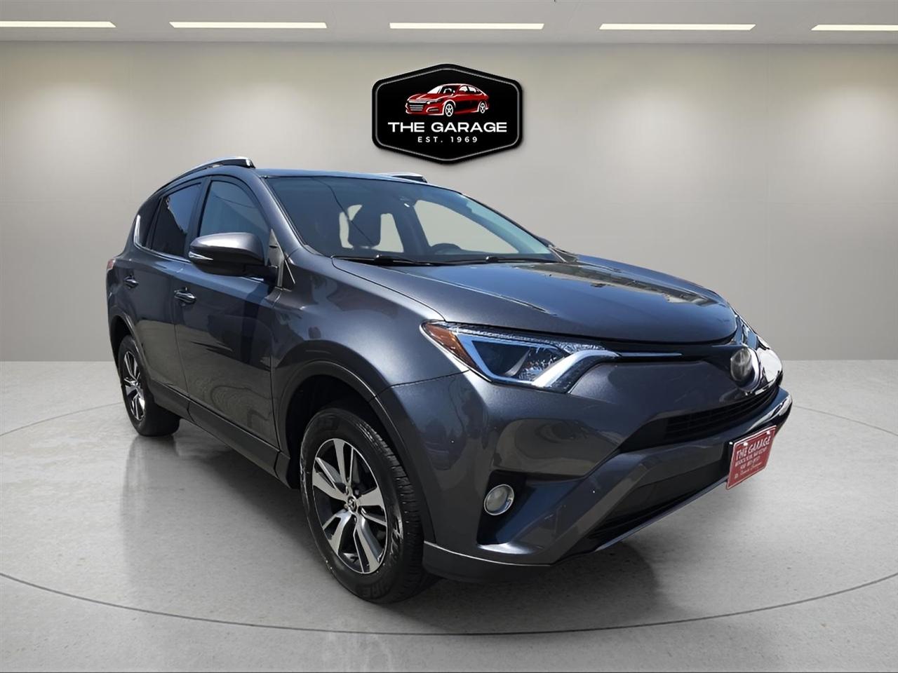 Toyota RAV4 XLE AWD (Natl) 2017