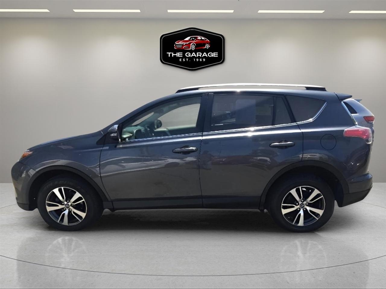 Toyota RAV4 XLE AWD (Natl) 2017