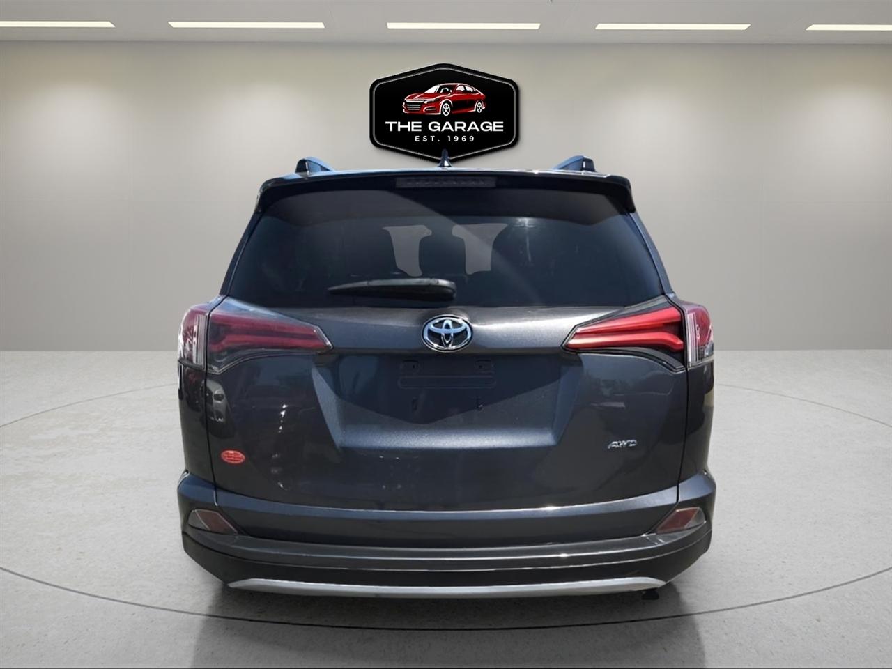 Toyota RAV4 XLE AWD (Natl) 2017
