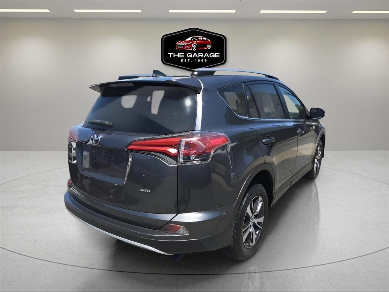 Toyota RAV4 XLE AWD (Natl) 2017