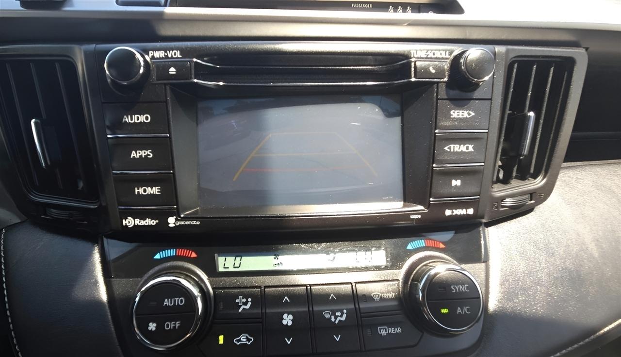 Toyota RAV4 XLE AWD (Natl) 2017