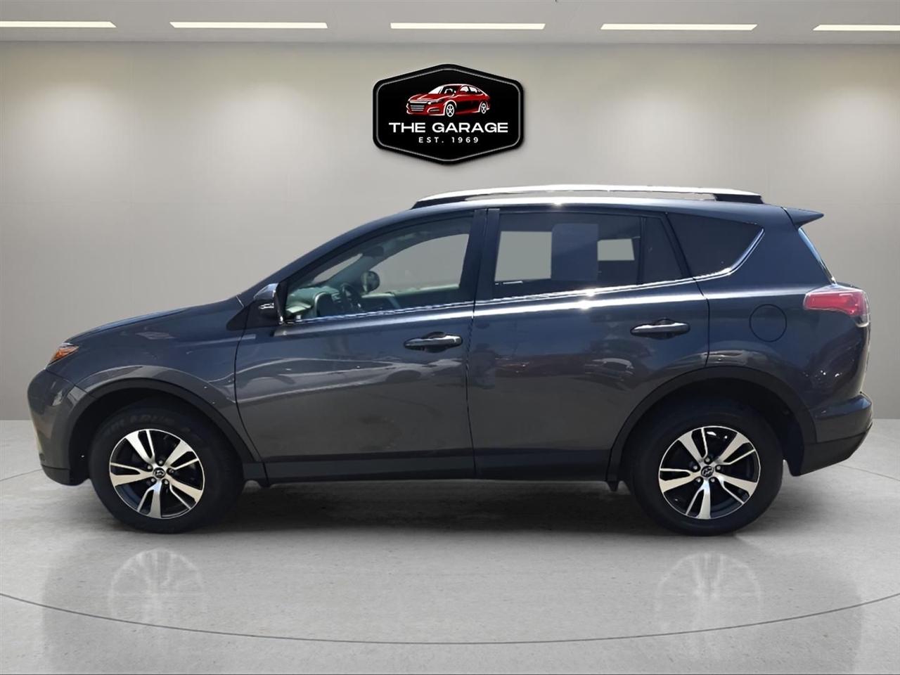 Toyota RAV4 XLE AWD (Natl) 2017