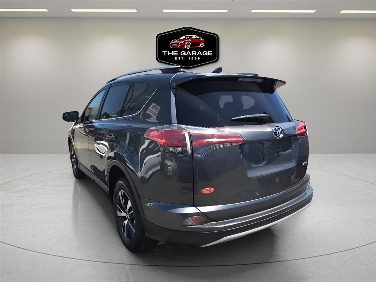 Toyota RAV4 XLE AWD (Natl) 2017
