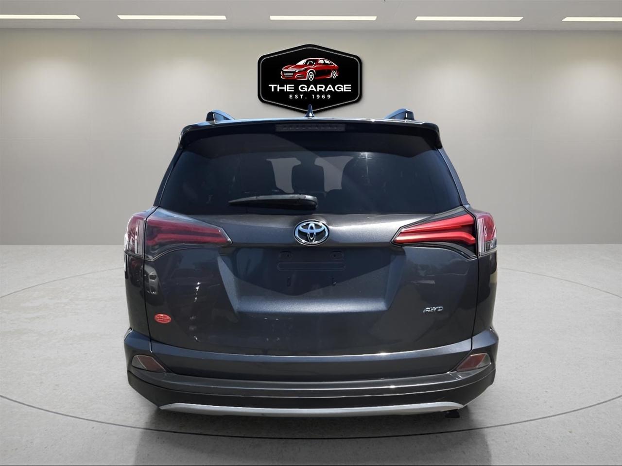 Toyota RAV4 XLE AWD (Natl) 2017