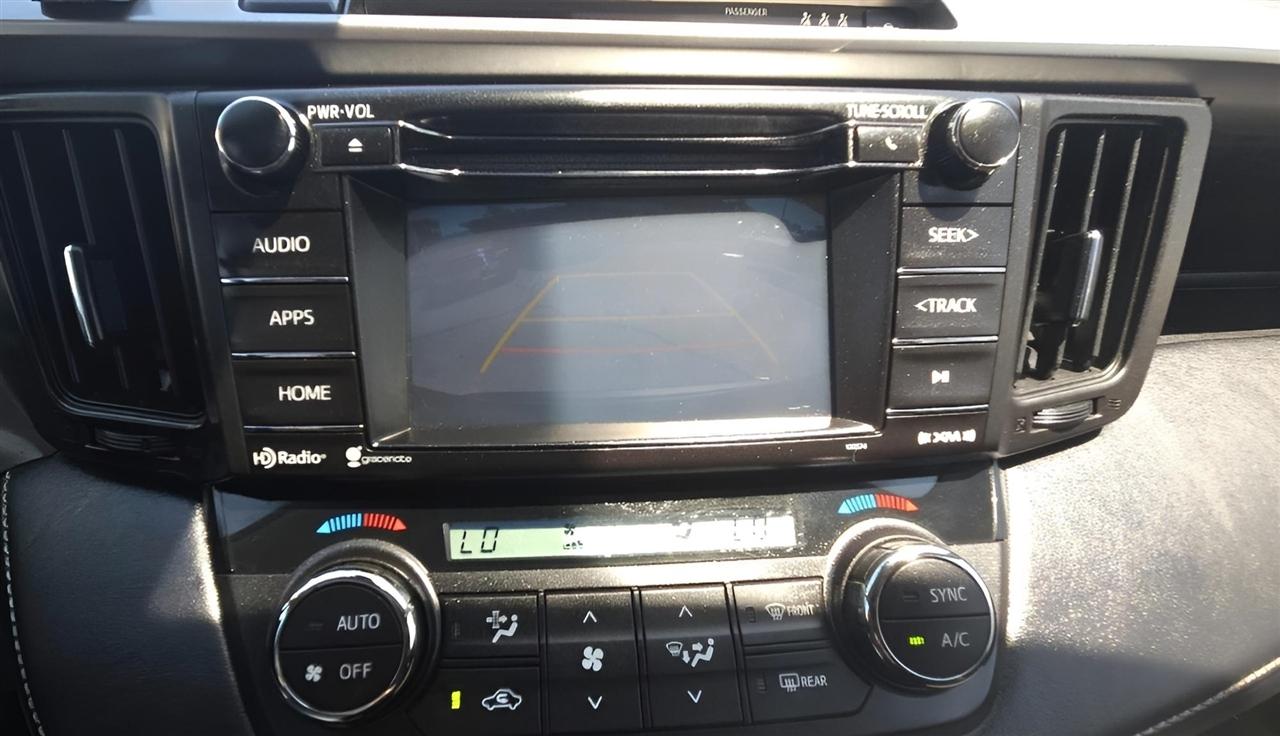 Toyota RAV4 XLE AWD (Natl) 2017