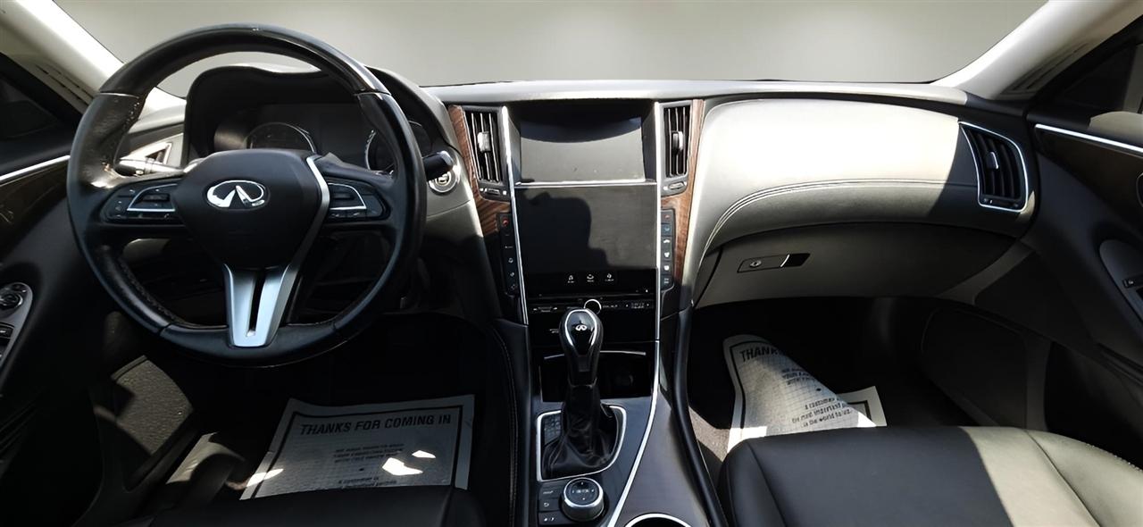 Infiniti Q50 3.0t LUXE AWD 2018