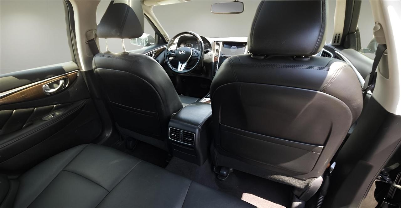 Infiniti Q50 3.0t LUXE AWD 2018