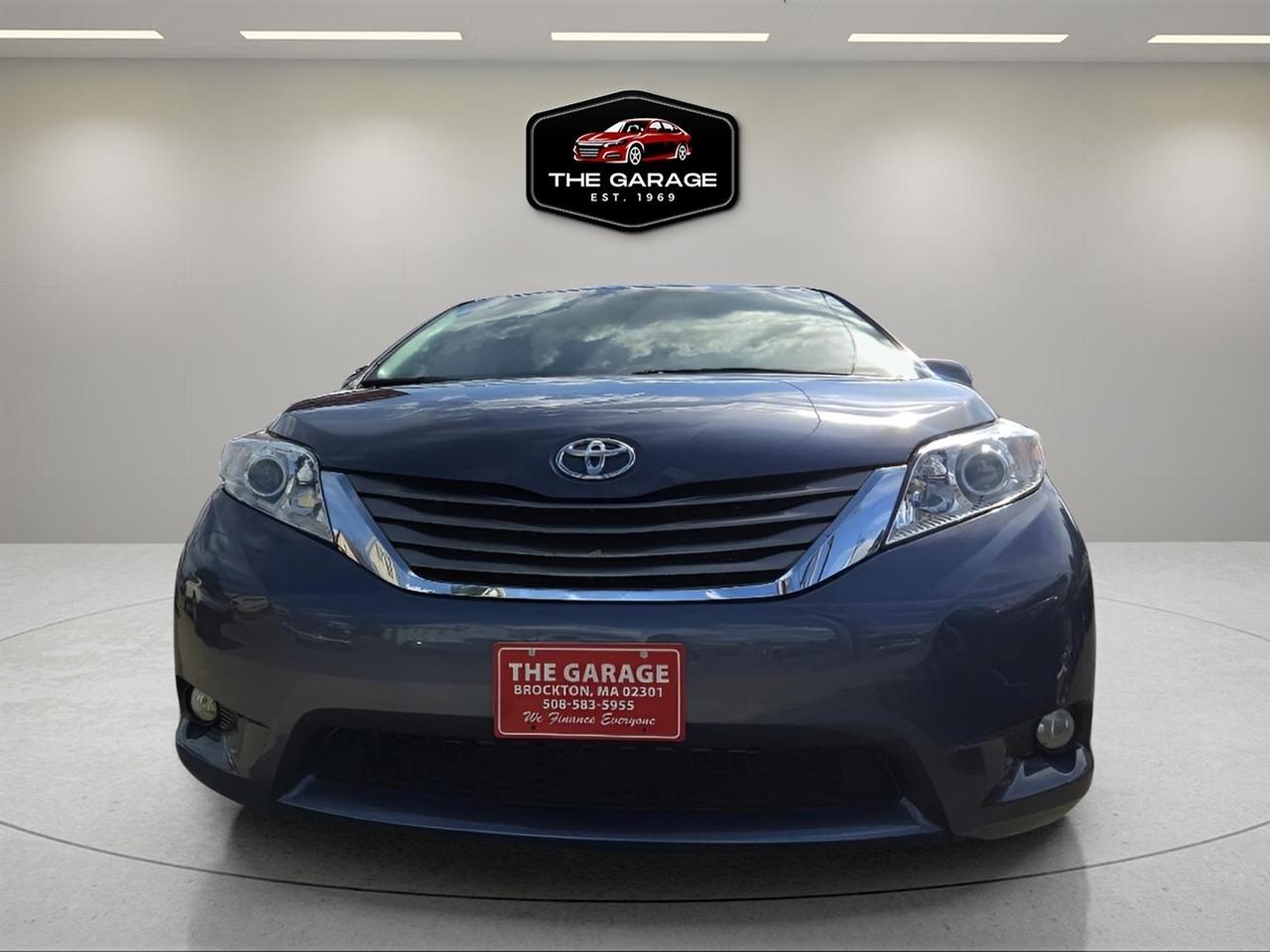 Toyota Sienna XLE AWD 7-Passenger (Natl) 2017
