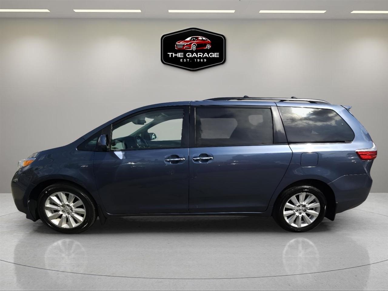 Toyota Sienna XLE AWD 7-Passenger (Natl) 2017