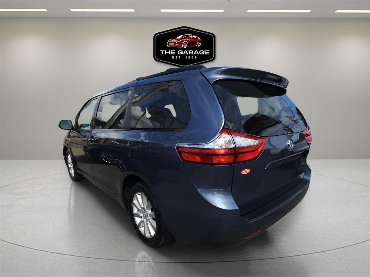 Toyota Sienna XLE AWD 7-Passenger (Natl) 2017