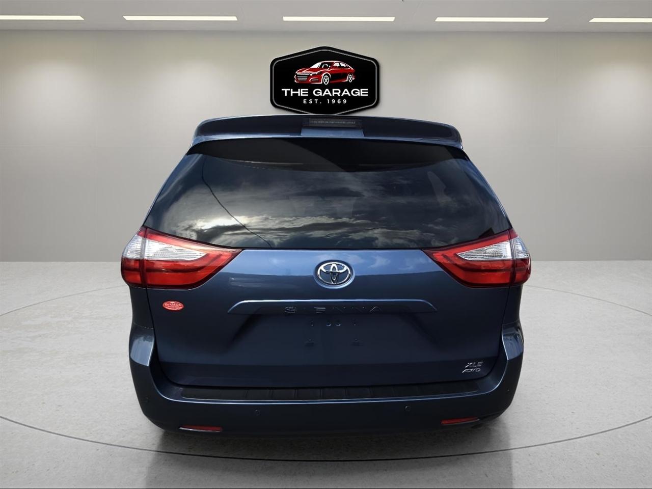 Toyota Sienna XLE AWD 7-Passenger (Natl) 2017