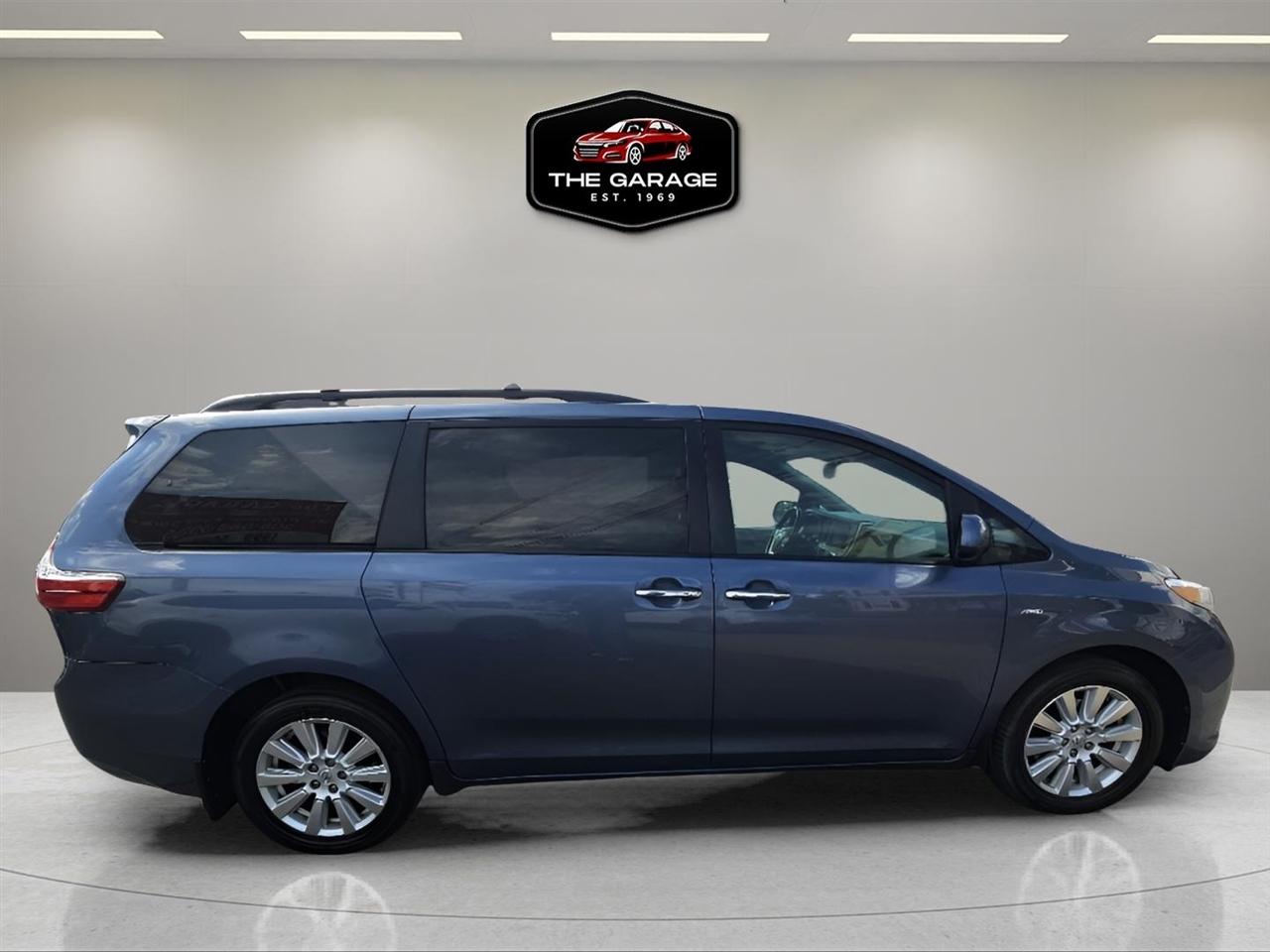 Toyota Sienna XLE AWD 7-Passenger (Natl) 2017