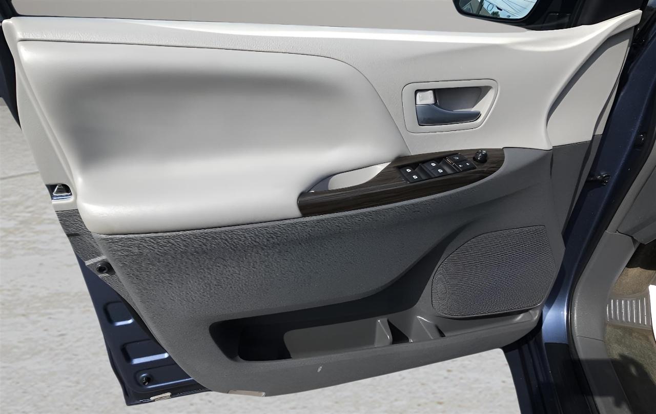 Toyota Sienna XLE AWD 7-Passenger (Natl) 2017
