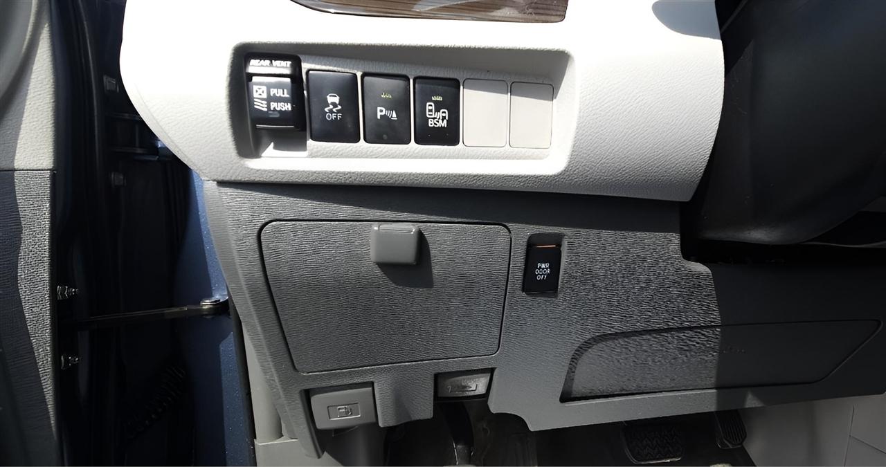 Toyota Sienna XLE AWD 7-Passenger (Natl) 2017