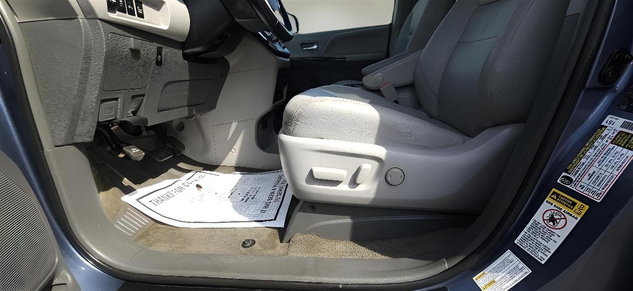 Toyota Sienna XLE AWD 7-Passenger (Natl) 2017