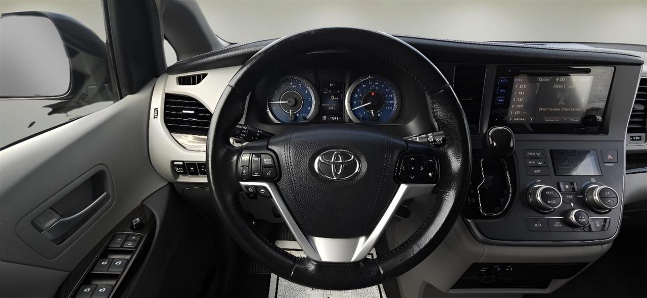 Toyota Sienna XLE AWD 7-Passenger (Natl) 2017
