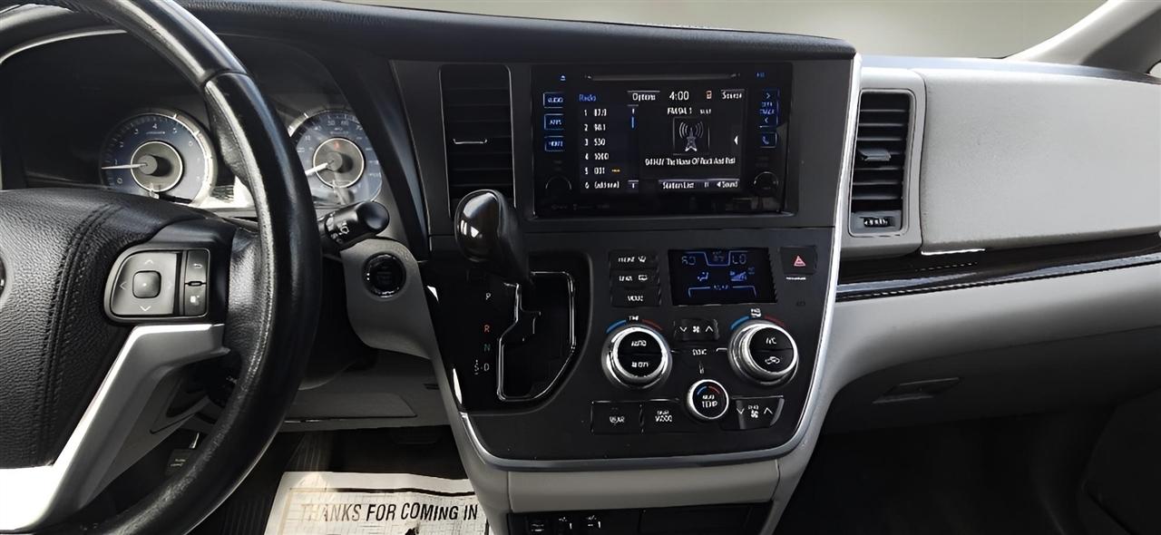 Toyota Sienna XLE AWD 7-Passenger (Natl) 2017