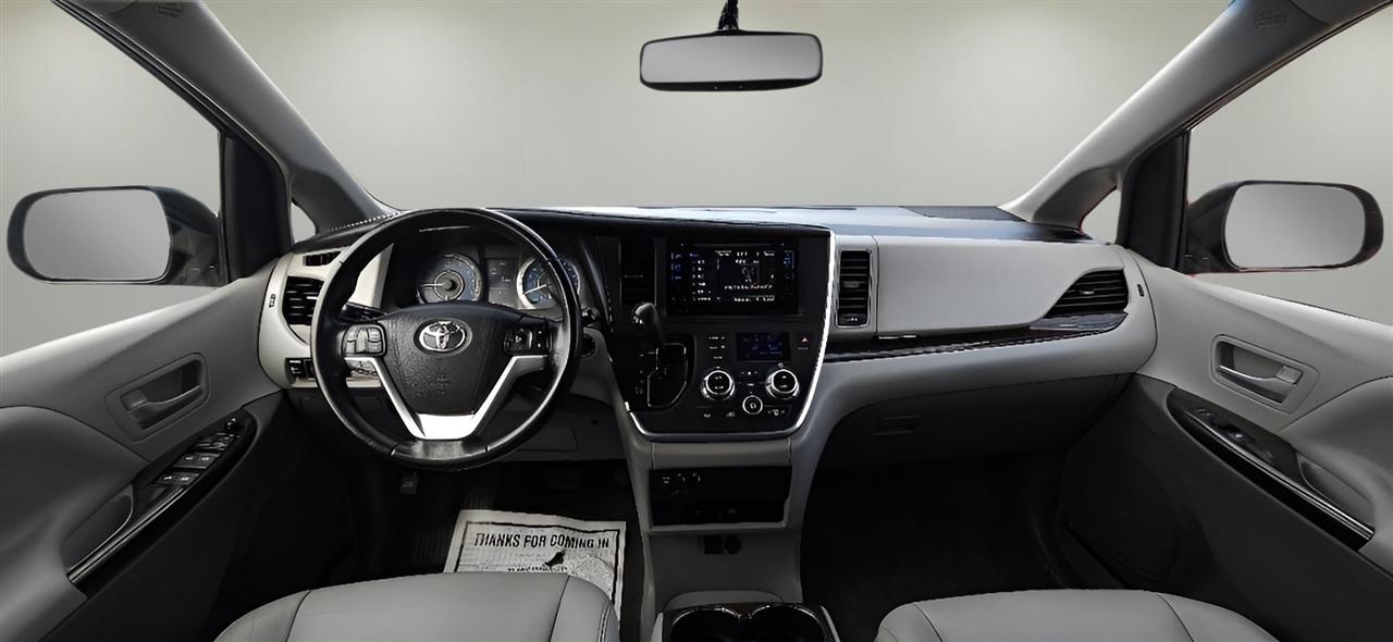 Toyota Sienna XLE AWD 7-Passenger (Natl) 2017