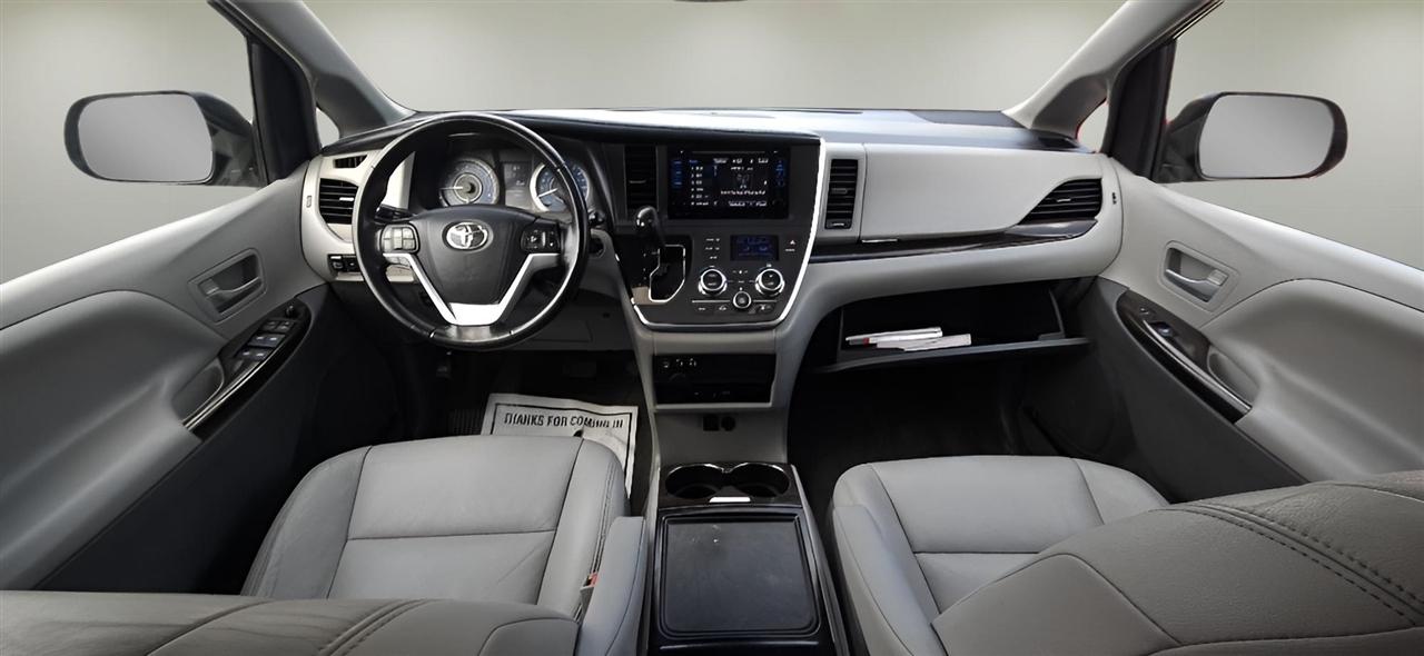 Toyota Sienna XLE AWD 7-Passenger (Natl) 2017
