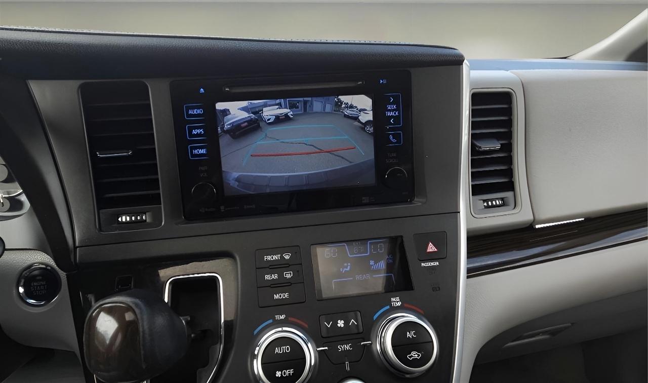 Toyota Sienna XLE AWD 7-Passenger (Natl) 2017