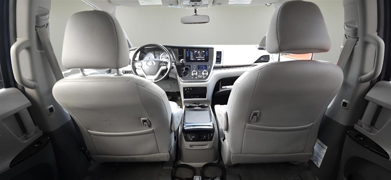 Toyota Sienna XLE AWD 7-Passenger (Natl) 2017