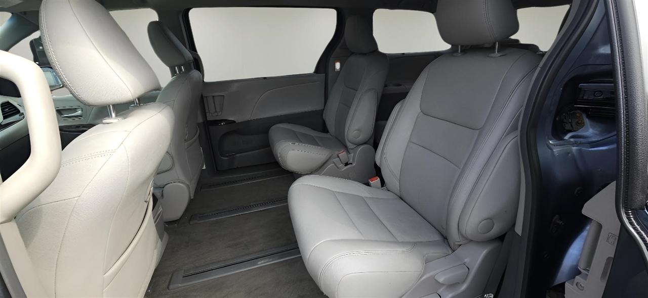 Toyota Sienna XLE AWD 7-Passenger (Natl) 2017