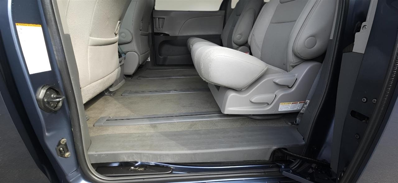 Toyota Sienna XLE AWD 7-Passenger (Natl) 2017
