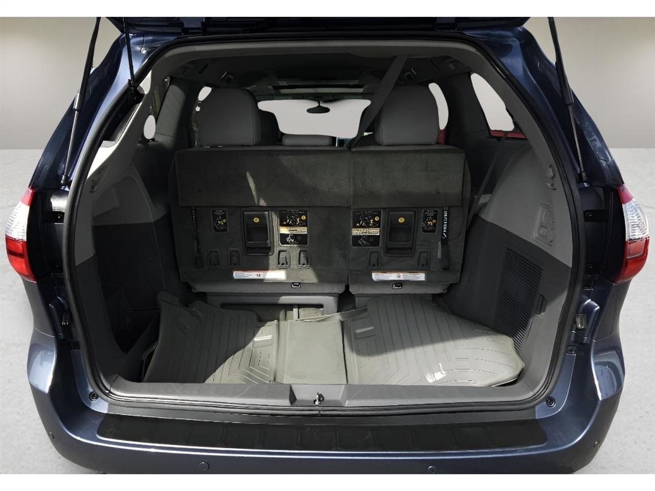 Toyota Sienna XLE AWD 7-Passenger (Natl) 2017