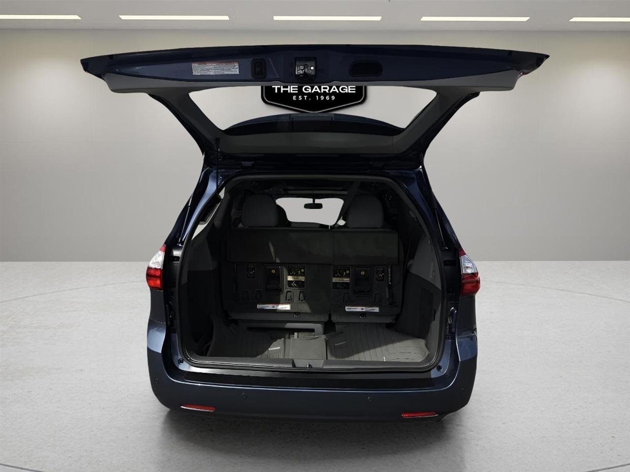 Toyota Sienna XLE AWD 7-Passenger (Natl) 2017
