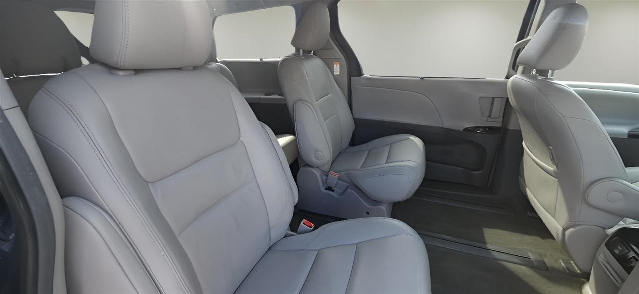 Toyota Sienna XLE AWD 7-Passenger (Natl) 2017