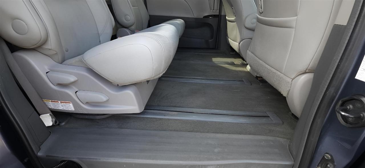Toyota Sienna XLE AWD 7-Passenger (Natl) 2017