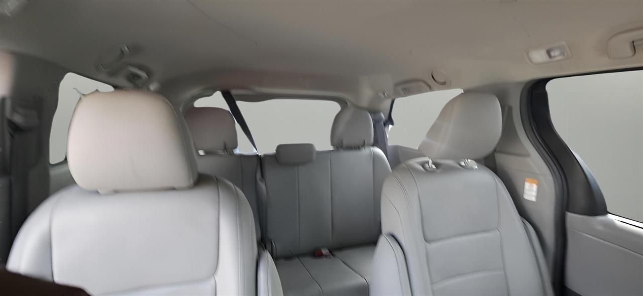 Toyota Sienna XLE AWD 7-Passenger (Natl) 2017