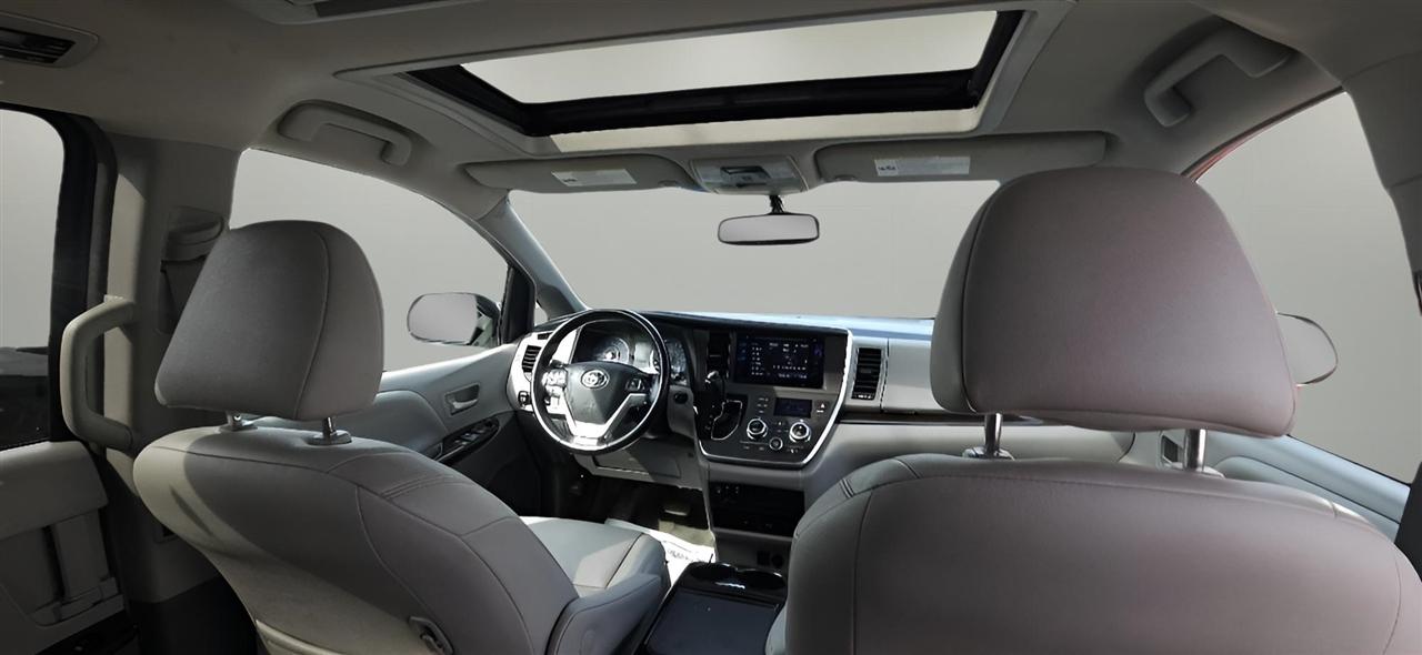 Toyota Sienna XLE AWD 7-Passenger (Natl) 2017