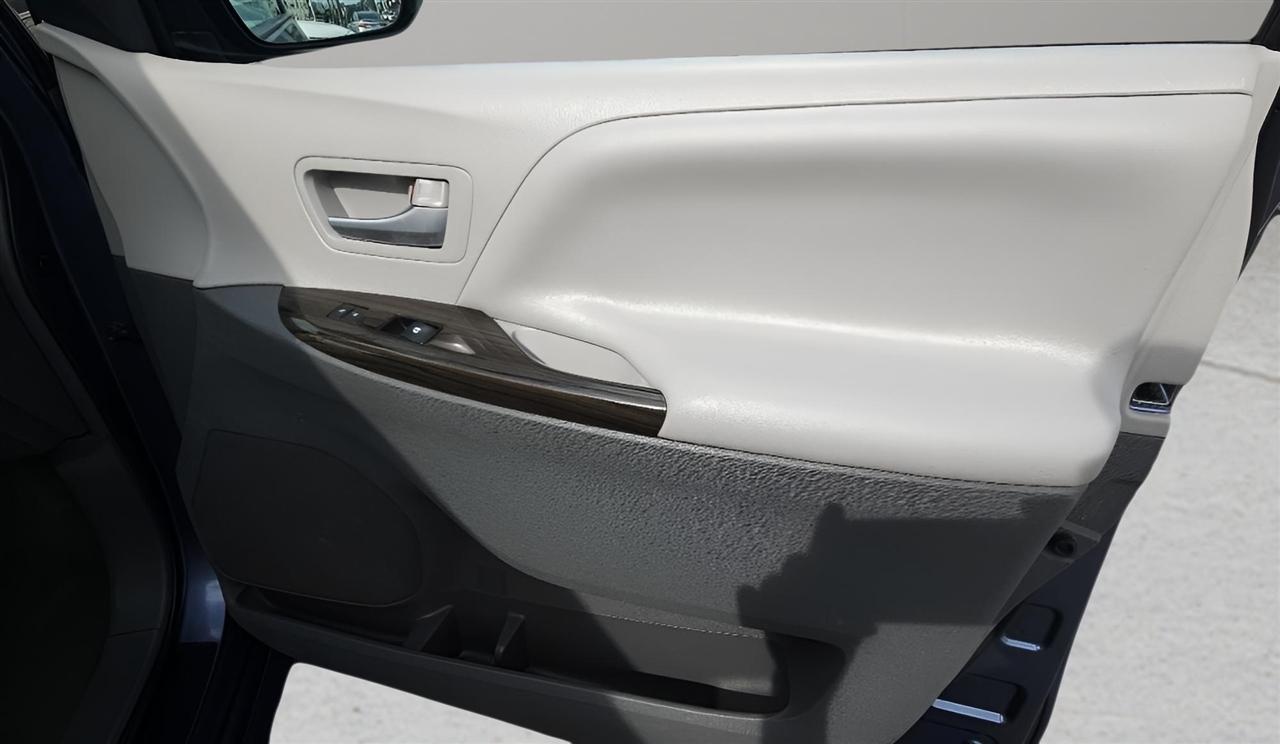 Toyota Sienna XLE AWD 7-Passenger (Natl) 2017