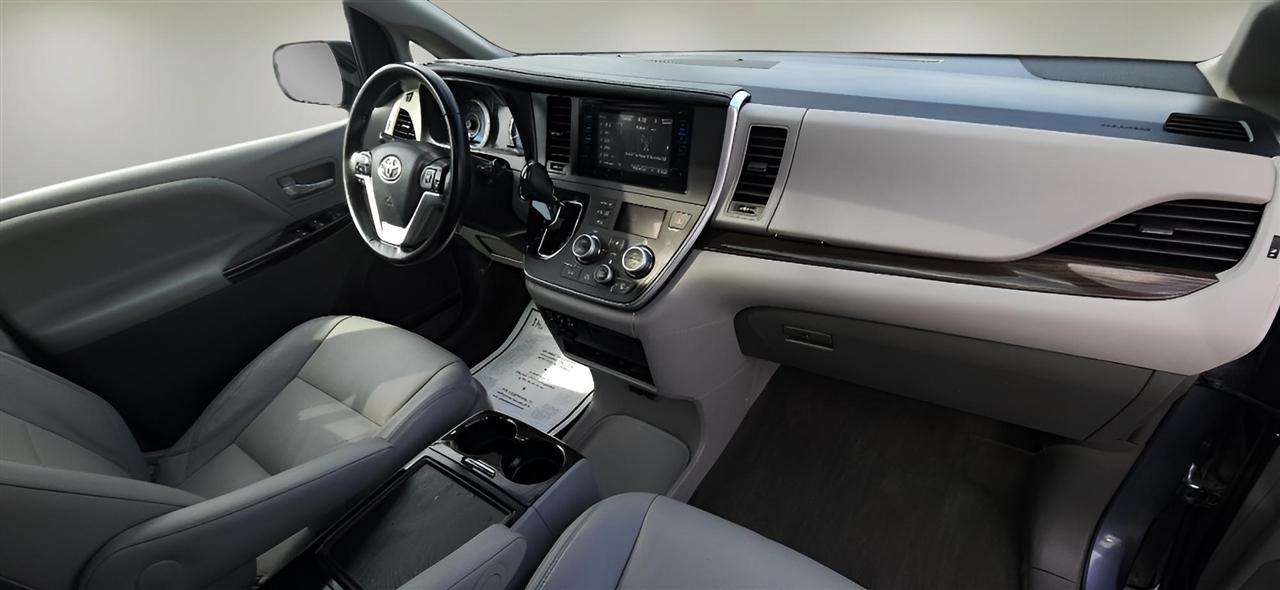 Toyota Sienna XLE AWD 7-Passenger (Natl) 2017