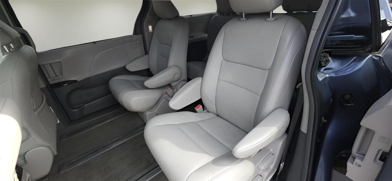 Toyota Sienna XLE AWD 7-Passenger (Natl) 2017