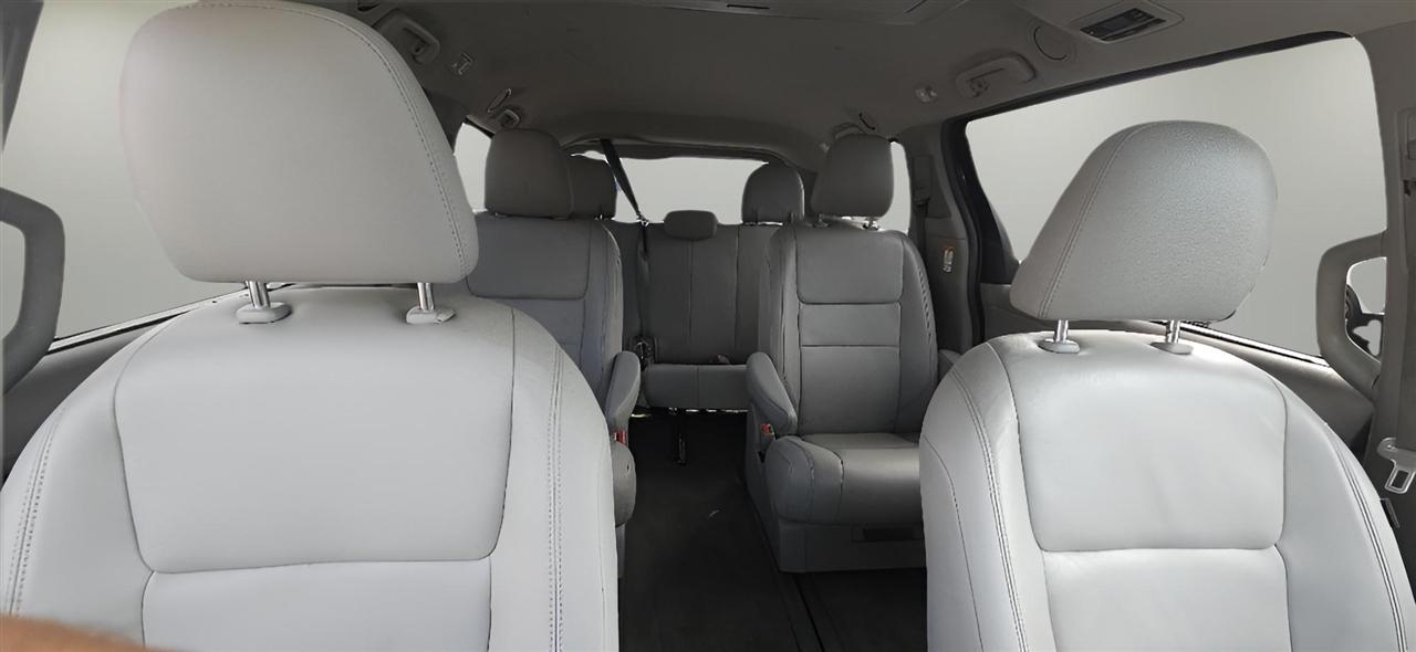Toyota Sienna XLE AWD 7-Passenger (Natl) 2017