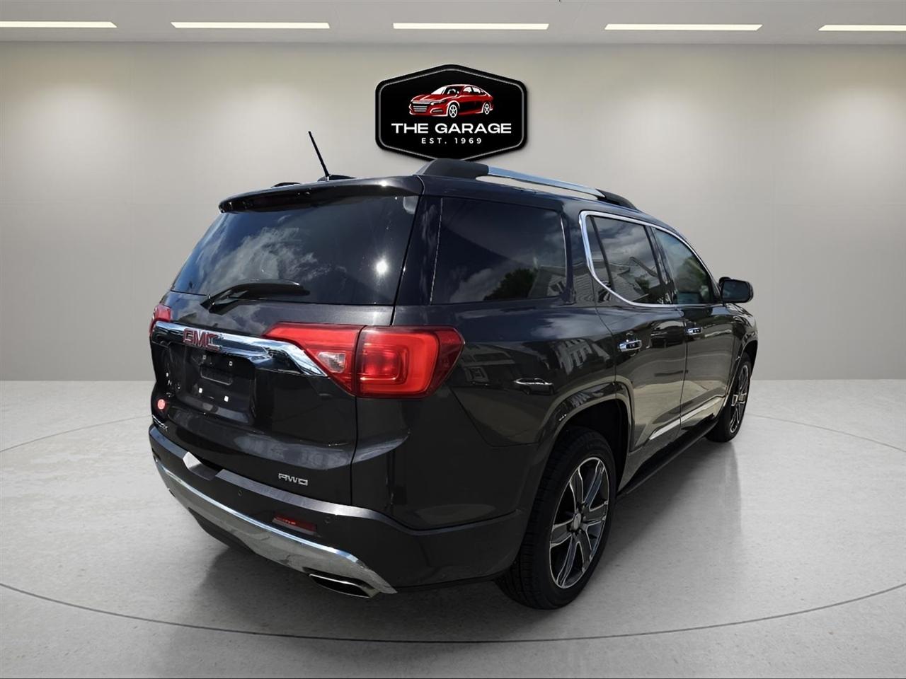 GMC Acadia AWD 4dr Denali 2017