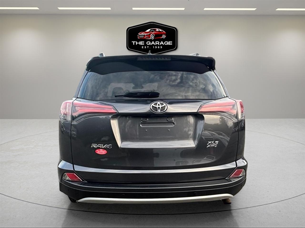 Toyota RAV4 AWD 4dr XLE (Natl) 2016