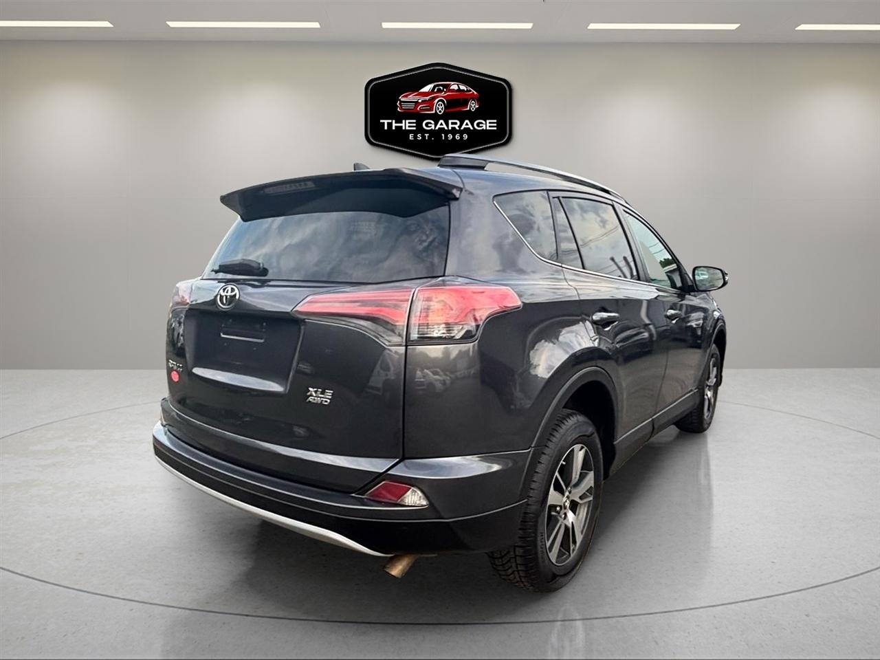 Toyota RAV4 AWD 4dr XLE (Natl) 2016