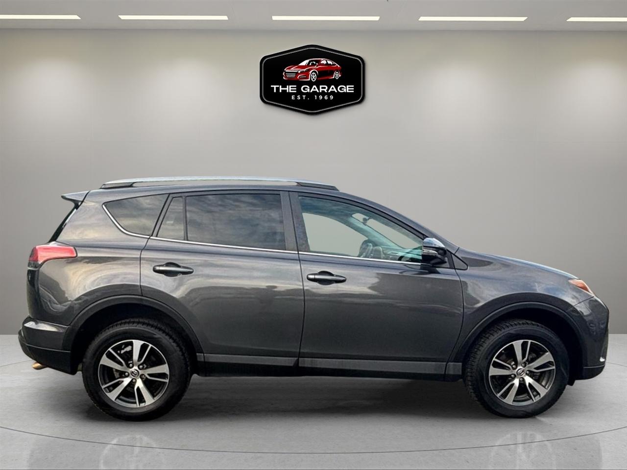 Toyota RAV4 AWD 4dr XLE (Natl) 2016