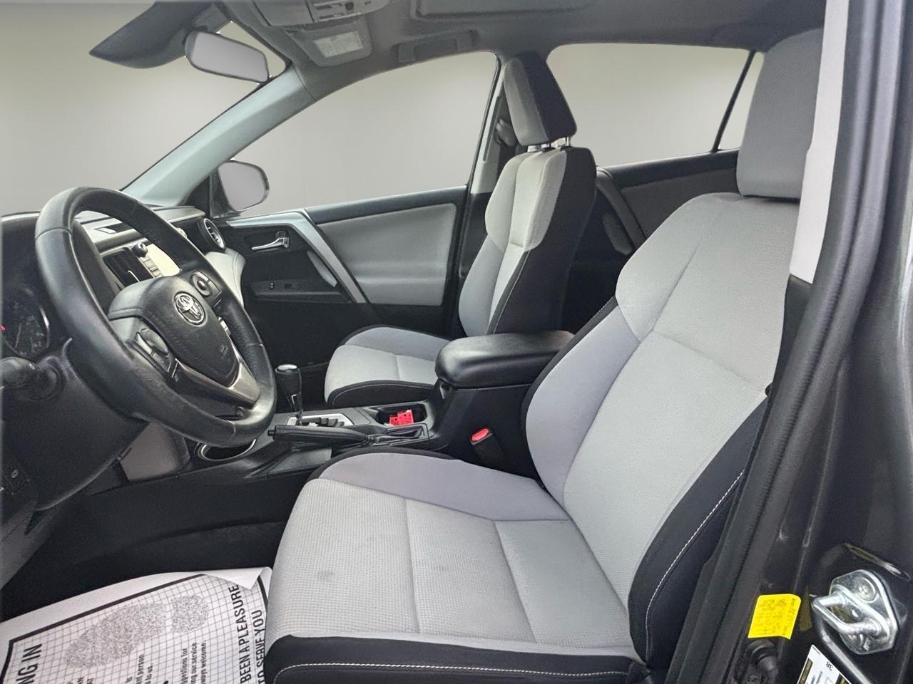 Toyota RAV4 AWD 4dr XLE (Natl) 2016
