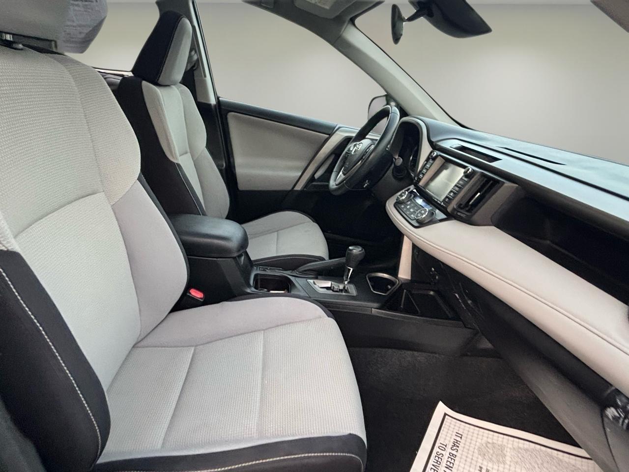 Toyota RAV4 AWD 4dr XLE (Natl) 2016