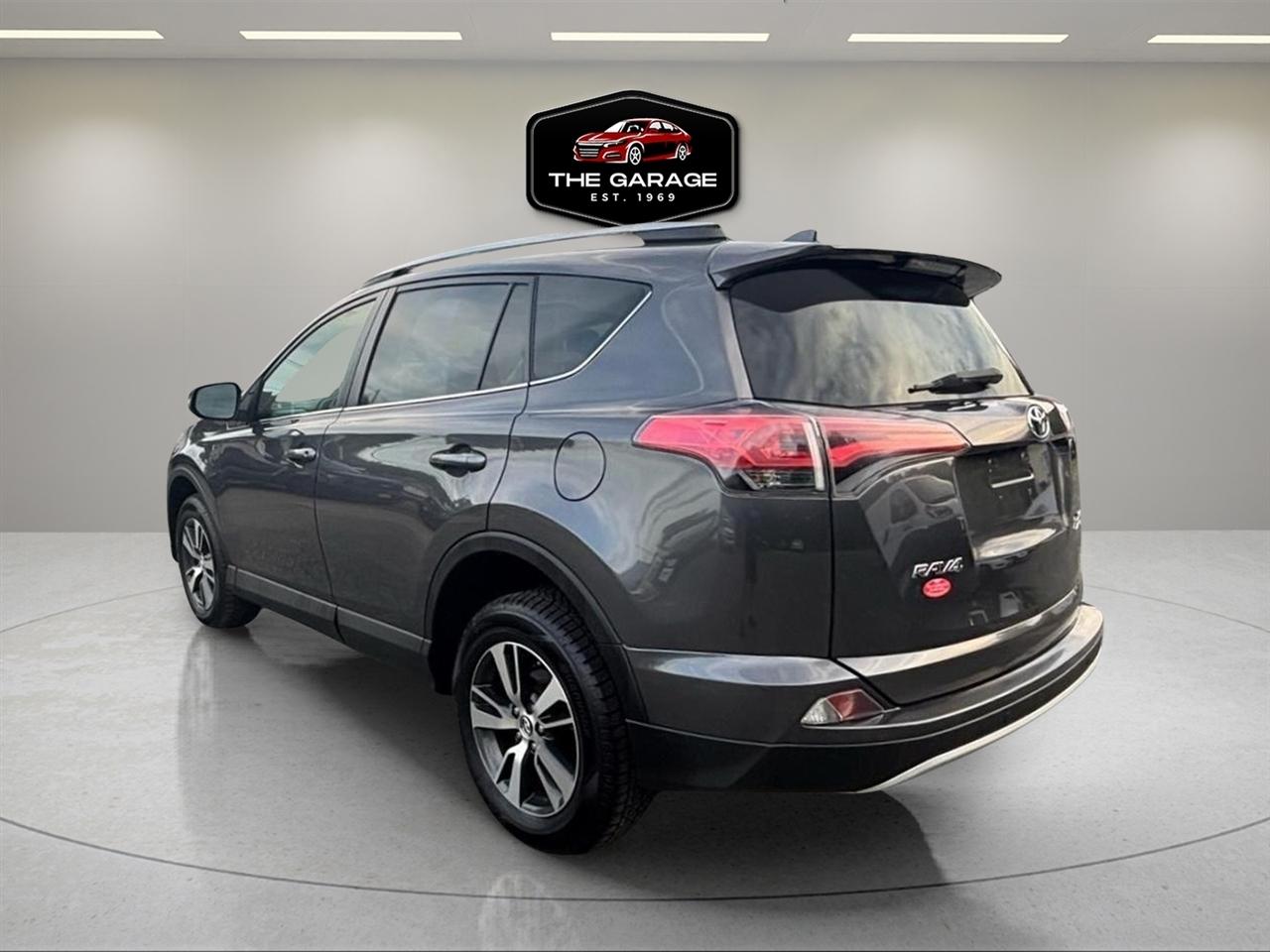 Toyota RAV4 AWD 4dr XLE (Natl) 2016