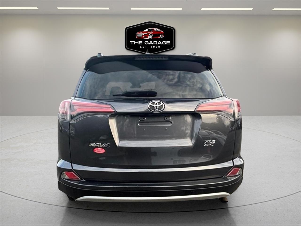 Toyota RAV4 AWD 4dr XLE (Natl) 2016